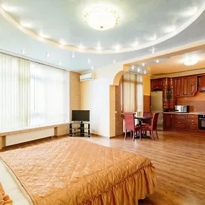 Vip з видом на озеро Киев